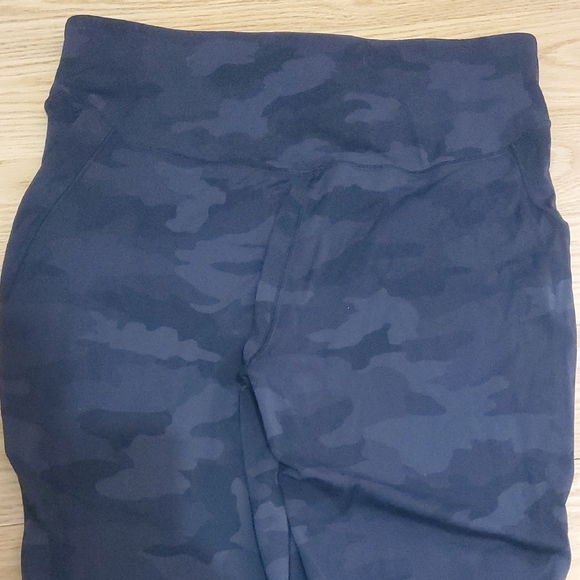 lululemon athletica Black Camouflage Leggings - Picture 4 of 8